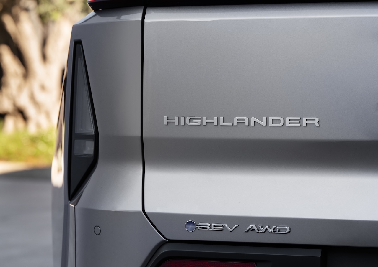 2027_Toyota_Highlander_Limited_Spellbound2Tone_012